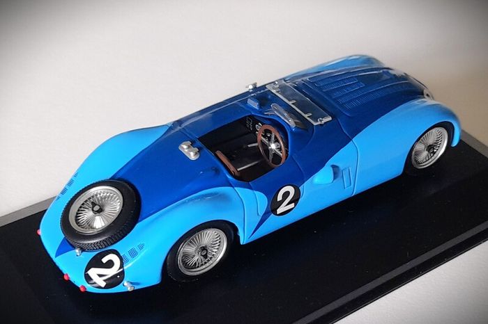 Diecast Model Le Mans Winning Bugatti - IXO 1:43