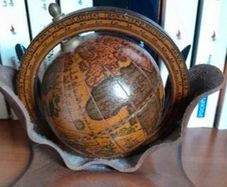 desk  pen globe