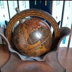 desk  pen globe