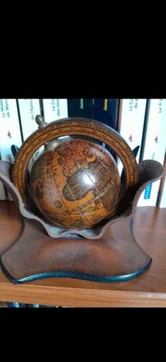 desk  pen globe