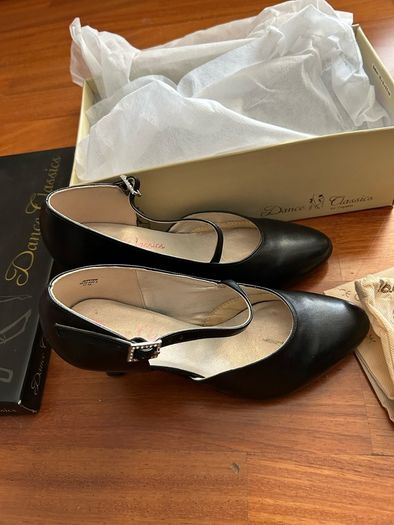 Dancing Shoes Latin/Salsa. Capella.