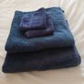 2 x bath towels. 2 x facecloths. Navy. Cotton. Image 2
