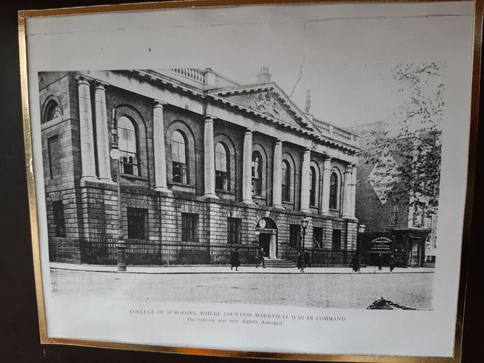 3 vintage history prints