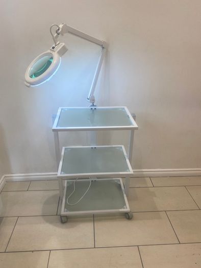 Beauty trolley and Lamp