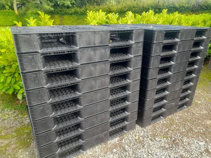 plastic pallets