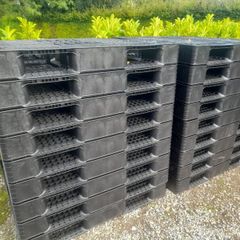 plastic pallets