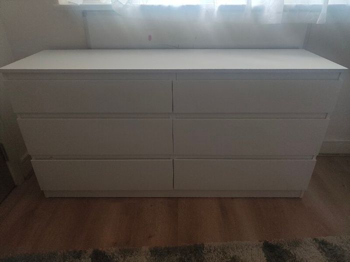 Chest of drawers