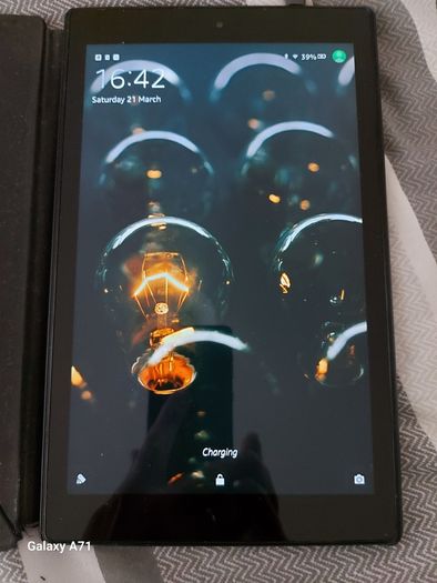 Amazon Fire HD 10 (7th Generation), 32GB, in excellent condition with cover case