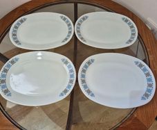 Vintage Mint Condition: Set Of 4 Jaj Pyrex "chelsea" Plates