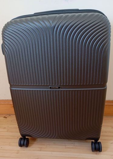 Explore Hardshell suitcase with wheels and expandable Handle