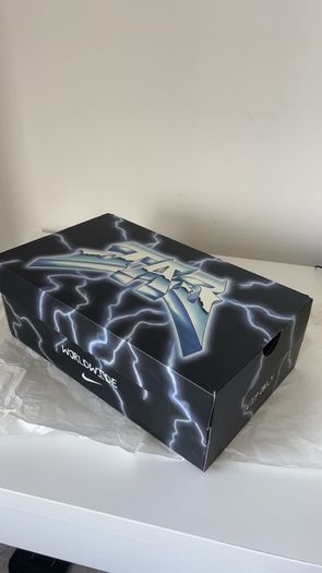 Basketball shoes