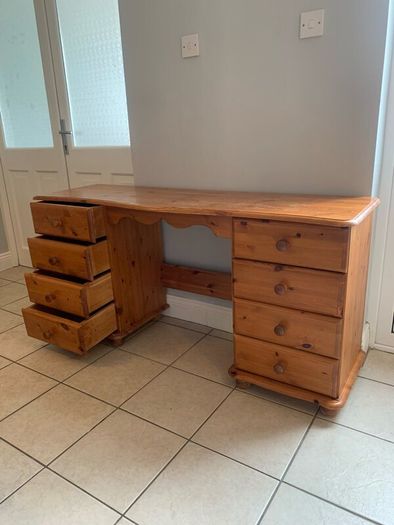 Vanity table and chest of drawers
