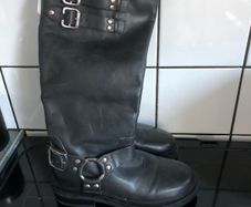 Girls BNWT Zara boots size 2 reduced