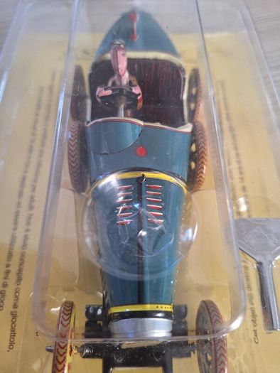 Tin plate wind up car