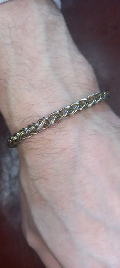 Vintage jewelry is sold individually for 5 to 10 euros