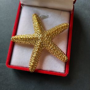 Textured Gold Tone Starfish Brooch - Large Nautical Sea Star Pin - Gold Tone Marine Coastal Jewelry