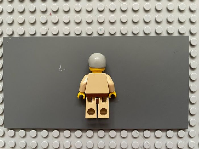 lego star wars sw0023 Obi-Wan Kenobi minifigure- Old, Yellow Head, Light Gray Hair