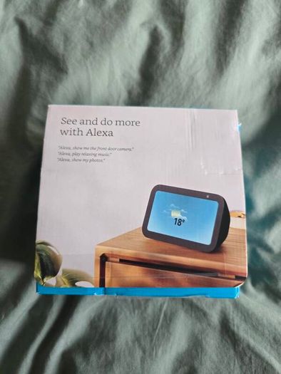 Amazon Echo Show 5 (3rd Gen) Smart Display with Alexa - Charcoal (Boxed)