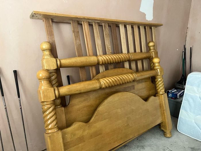 bed frame queen
