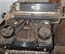 Antique Royal Model 10 Typewriter