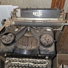 Antique Royal Model 10 Typewriter