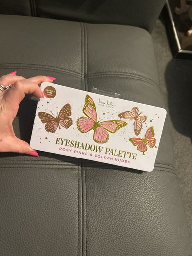 24 colour Nicole miller pallet
