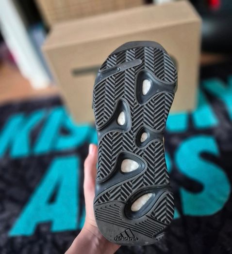 yeezy 700s