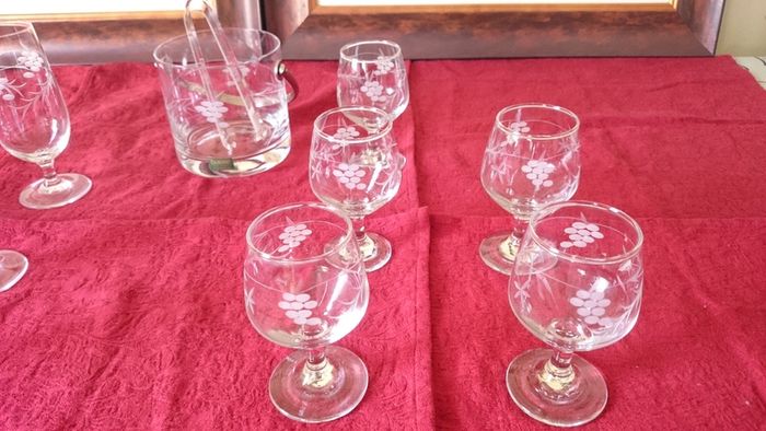 14 Piece Duiske Etched Wine Glasses, Ice Bucket And Decanter Set