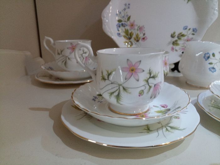 15 piece Tea set 'Wild Anemone' Richmond Bone China