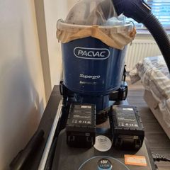 Backpack vacuum cleaner
