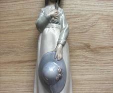 Lladro, Girl with bonnet