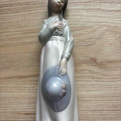 Lladro, Girl with bonnet