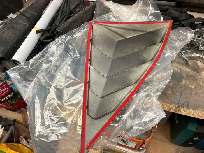 Bonnet vents/fins/rear side window covers