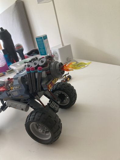 lego 70827 Lego movie two Emmet and Lucy's escape buggy