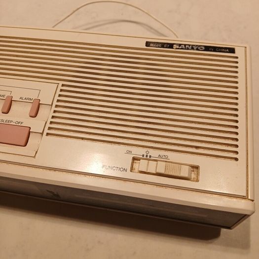 Vintage Sanyo Clock Radio