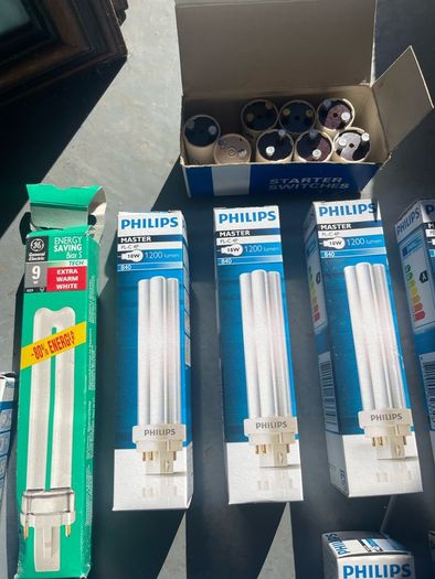 Selection of UNUSED light bulbs (Philips)