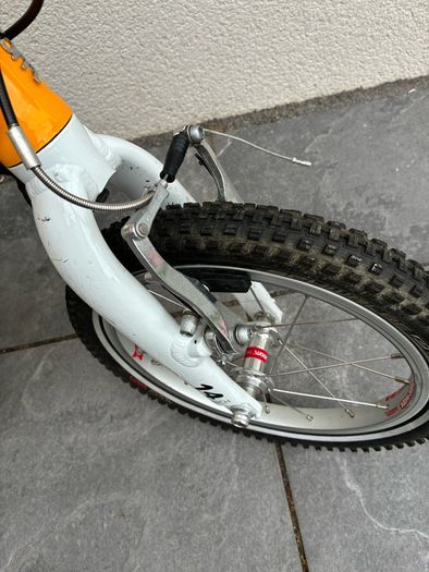 Woom 2 bike yellow