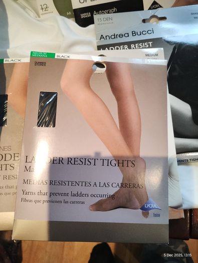 21 pairs of Tights, new (25367)
