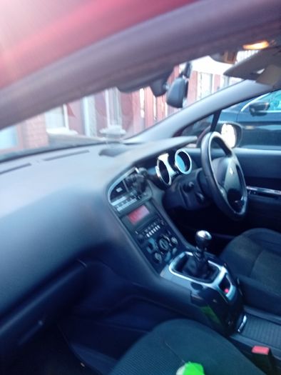 2012 Peugeot 5008
