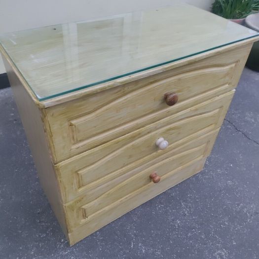 chest of drawers