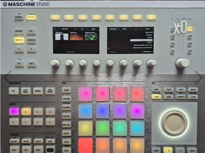 Maschine Studio + Maschine 2 Factory Library 8GB + Komplete 14 Select