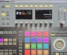 Maschine Studio + Maschine 2 Factory Library 8GB + Komplete 14 Select