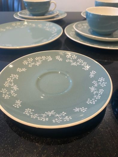 Royal Doulton Queenslace  D6447 tea set