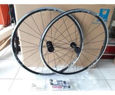 Shimano WH-RS100 Road Bike Wheelset