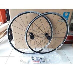 Shimano WH-RS100 Road Bike Wheelset
