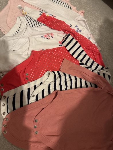 Long sleeve bodysuit x 7  Size 9-12 months