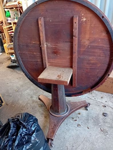 Victorian Round Table