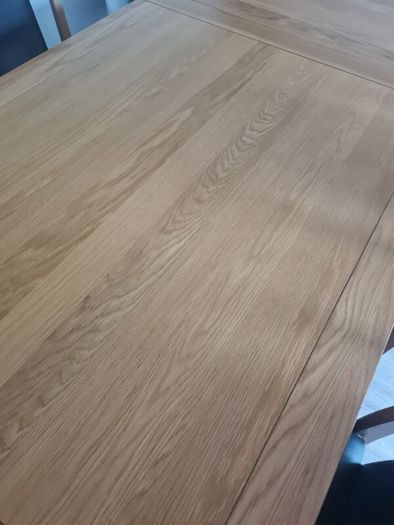 kitchen wooden table extendable in VGC with leather chairs