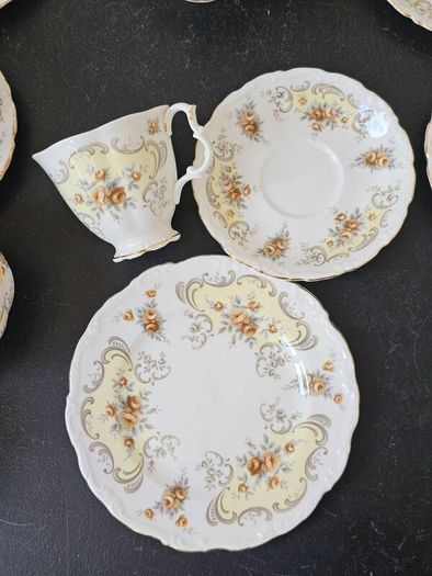 Rare Royal Albert Bone China "September Song" Coffee Pot Set