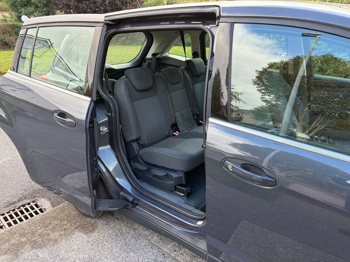 Ford Grand C-Max 2014 priced to sell!